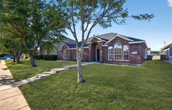 2221 Bridle Path Drive, Lancaster, TX 75146