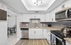4201 E CAMELBACK Road, Phoenix, AZ 85018