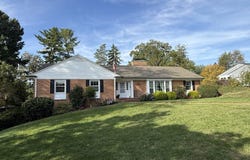 1075 FAIRWAY DR, WAYNESBORO, VA 22980