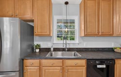 1447 N DELPHINE AVE, WAYNESBORO, VA 22980