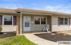 5 Forest Park Terrace, Monroe, NJ 08831
