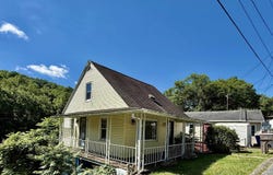 313 Thomas Avenue, Nutter Fort, WV 26301