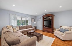 15 Eleanor Road, Plainview, NY 11803