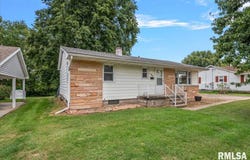 660 S MEMORIAL Street, Pittsfield, IL 62363