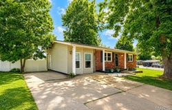 16 Hillcrest Drive, Fredericktown, MO 63645