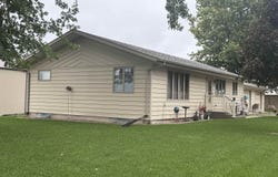 419 3rd St, Maurice, IA 51036