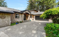 384 SUNSET Blvd, CannonBeach, OR 97110
