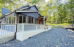2120 Apley Drive, Bushkill, PA 18324