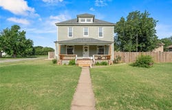 301 N Wikoff Avenue, Watonga, OK 73772