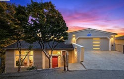 6577 Glen Oaks Way, Oakland, CA 94611