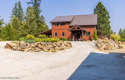 1570 Skyline Dr, Pinehurst, ID 83850