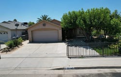 13745 E Bulah Avenue, Parlier, CA 93648