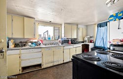 703 N 5th St, Grandview, WA 98930