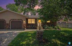413 SE 8th St, Madison, SD 57042