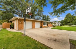 4211 Crestview Drive, Cedar Falls, IA 50613