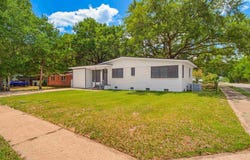 6605 Lee St, Milton, FL 32570