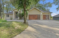 704 E St Andrews, Dakota Dunes, SD 57049