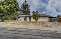 625 E ELM Ave, LaCenter, WA 98629