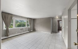 255 E OAK Street, Addison, IL 60101