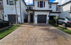 10918 W 33rd Way, Hialeah, FL 33018