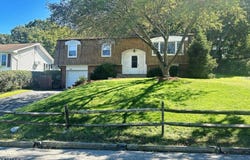 9 Barton Ln, Hopatcong Boro, NJ 07843-1640
