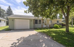 807 Meadowbrook Dr, West Bend, WI 53090