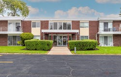 100 DEBORAH Lane, Wheeling, IL 60090