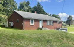 125 Clover Street, Galax, VA 24333