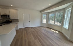 122 South Road, Londonderry, NH 03053