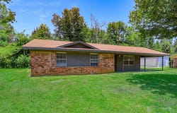 1006 Oak Hollow Place, Diboll, TX 75941