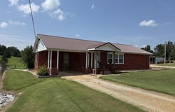 765 Midway Rd, PARIS, TN 38242