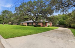 228 Sagecrest Dr, Hollywood Park, TX 78232