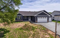 2004 W 4th Avenue, Brodhead, WI 53520