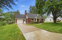 136 E Ridgeway Drive, Centerville, OH 45459