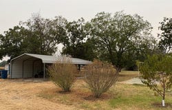 701 W Manchaca Avenue, De Leon, TX 76444