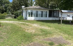 7475 E STATE ROUTE 100, Jacks Creek, TN 38347