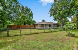 407 Hill St, Smithville, TX 78957