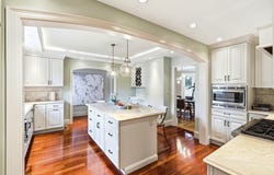 10 Wolcott Ave, Andover, MA 01810