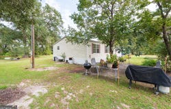 569 Shady Oaks Circle, Hoboken, GA 31542