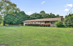 18 DIANE Drive, EWING, NJ 08628