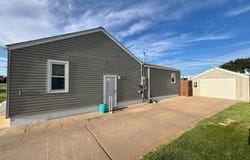 712 Cornell Ave, Oakley, KS 67748