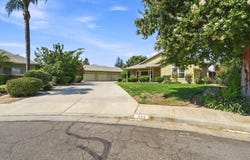 696 Rolling Hills Court, Exeter, CA 93221