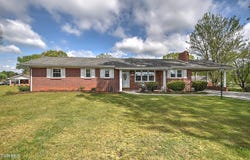 879 NE Wayne Avenue, Abingdon, VA 24210