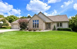 9558 S Fairway Cir, Franklin, WI 53132