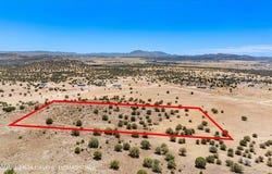1555 E Great Place, Paulden, AZ 86334