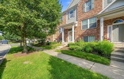 2440 Anna Way, Elgin, IL 60124