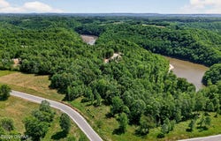 5881 Canoe Way, Baxter, TN 38544
