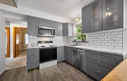 9020 W Vincent Pl, West Allis, WI 53214