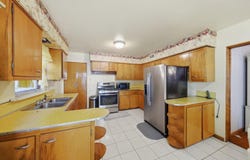 855 W 73rd Street, Chicago, IL 60621
