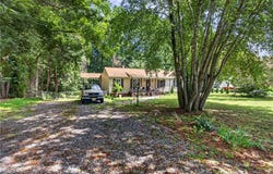 6673 Magnolia Dr, Gloucester, VA 23061